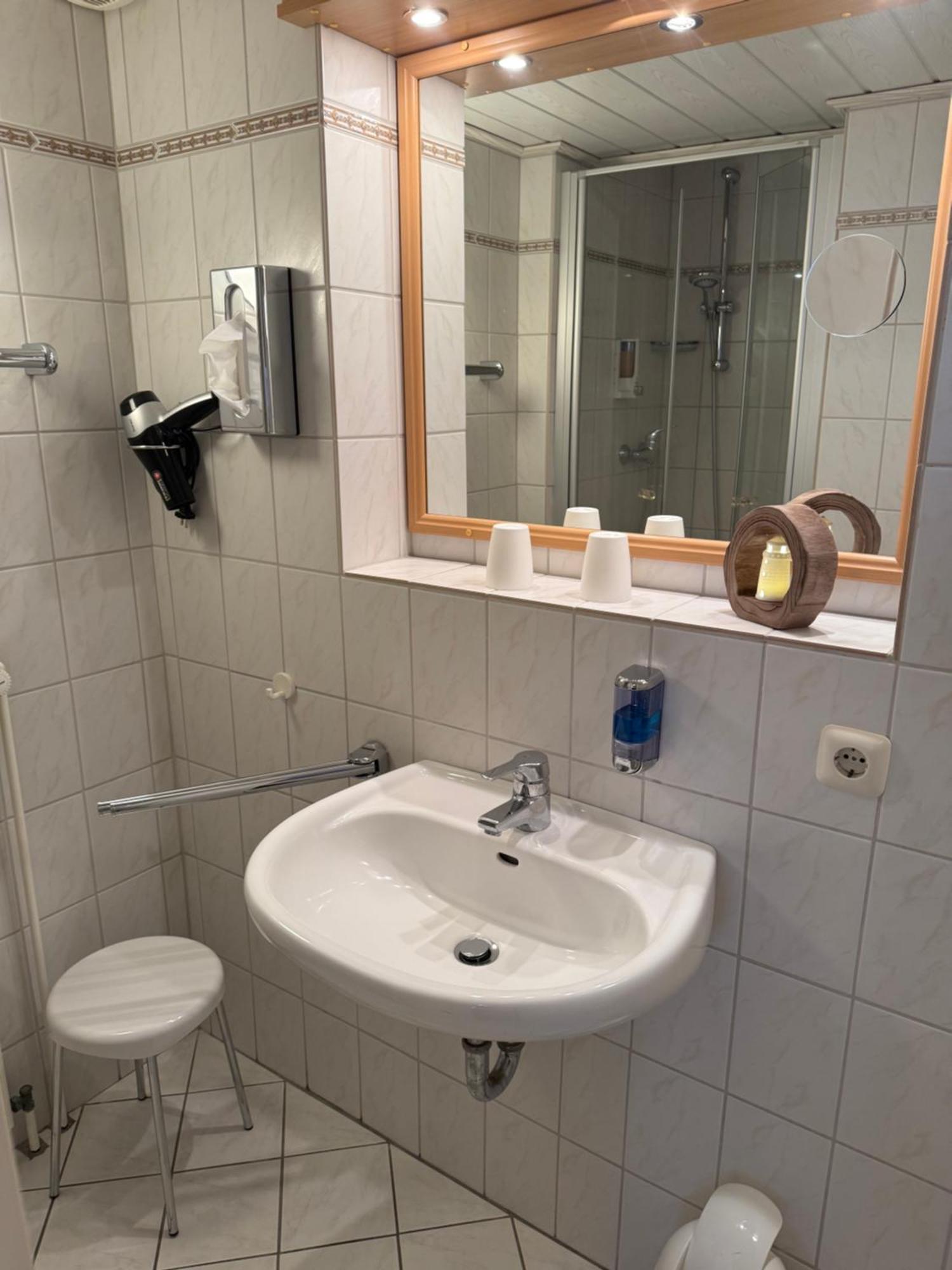 Hotel Peters Neuharlingersiel Bagian luar foto