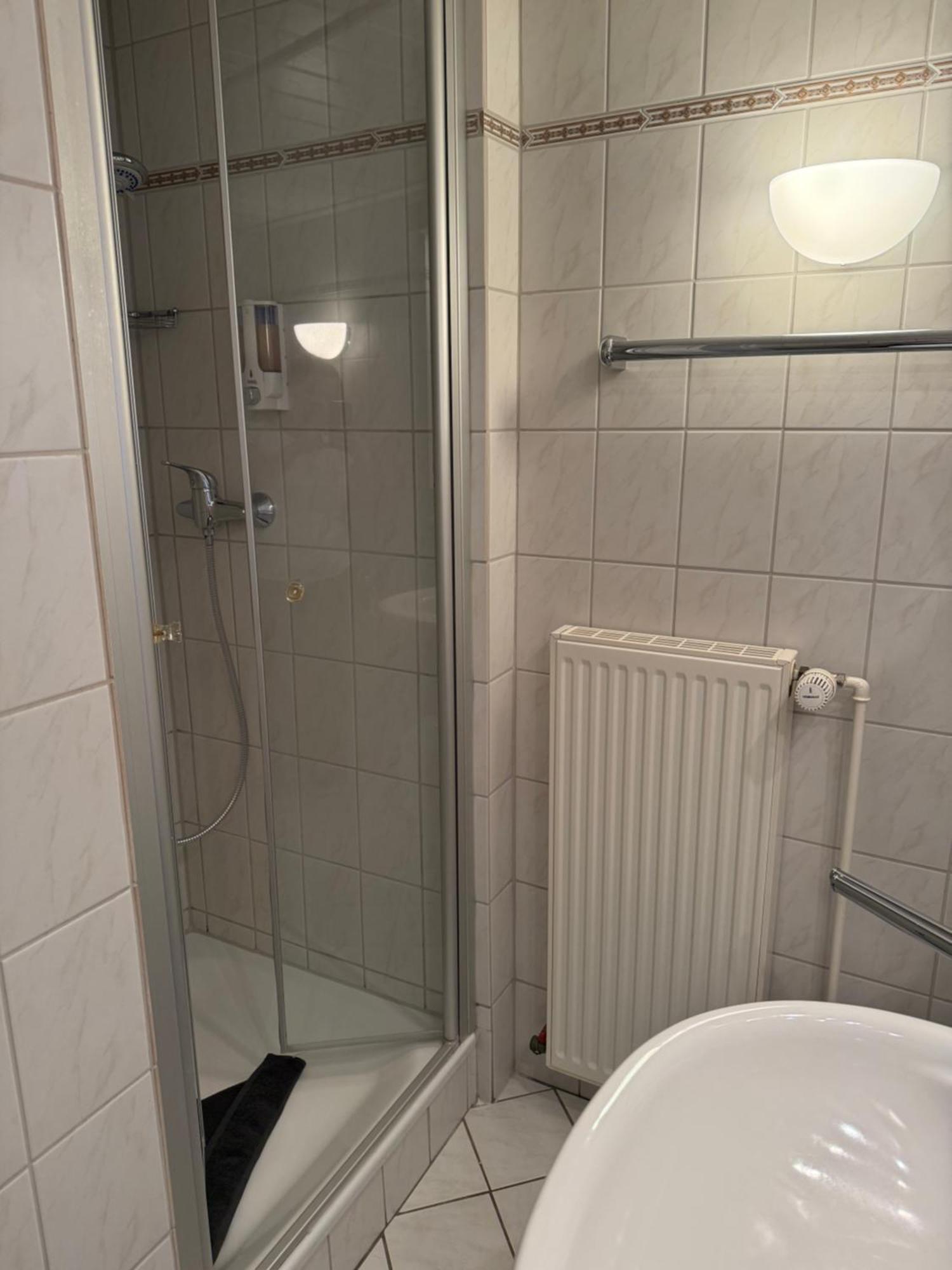 Hotel Peters Neuharlingersiel Bagian luar foto
